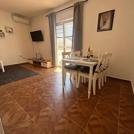 Chiara Apartment Mrljane